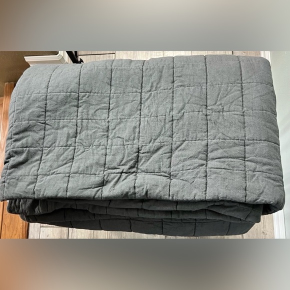 NEW Casaluna Heavyweight Linen Blend Queen Size Quilt Dark Gray Winter Cozy Warm - Picture 8 of 14